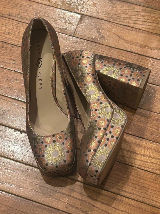 Katy Perry Collections Shoes - Katy Perry Collections Metallic Floral Block Heel Pumps - Rose Gold/Bronze 8.6